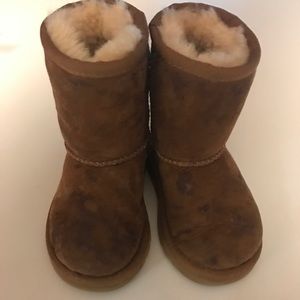 UGGS Chestnut toddler 6